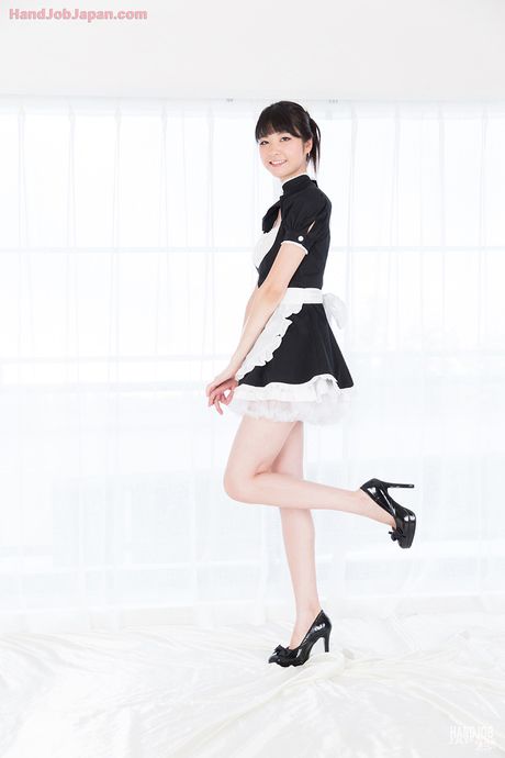 Maid Anna Matsudas sweet handjob