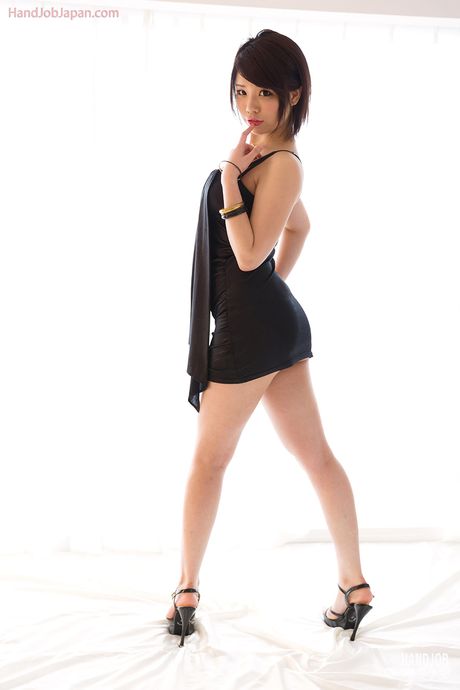 Mei Ashikawas handjob