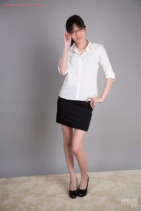 Nerdy Ayaka Mikamis handjob