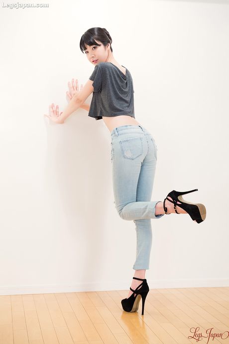 Skinny Japanese teen Matsuda Anna strips off and unveils her tiny tits and ass