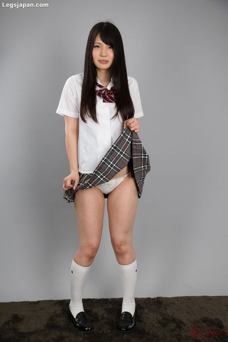 Petite Japanese schoolgirl Iori Sana gives a footjob and gets her pussy licked