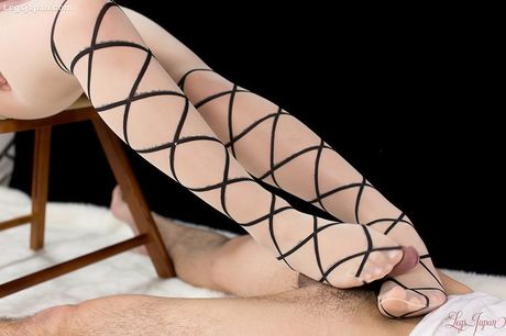 Asian MILF Oshiro Kaede gets her pussy licked and dicked by a horny guy