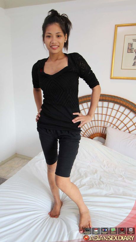 Asian amateur Franciska gets her hairy pussy fucked by a guy