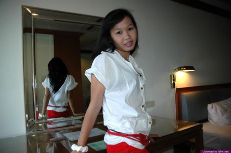 Japanese amateur babe with small tits and hairy pussy strips and poses nude