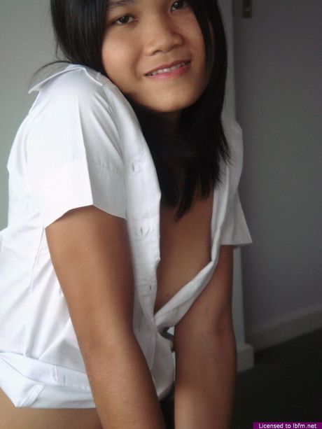 Asian amateur girl shows her hairy pussy and small tits in a solo