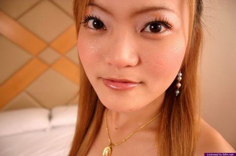 Japanese amateur babe gets her pussy screwed by a horny guy