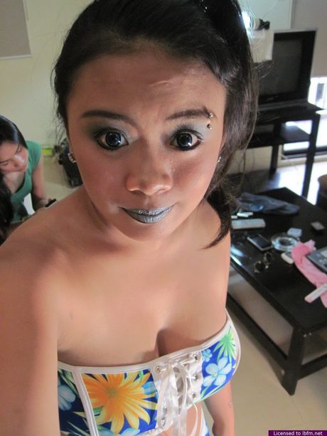 Asian babe with big boobs and ass strips and shows her body