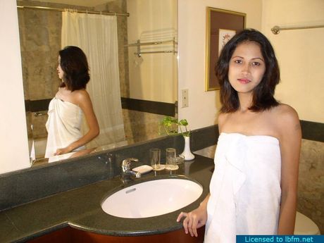 Asian amateur girl with small tits strips and shows her pussy in a bath