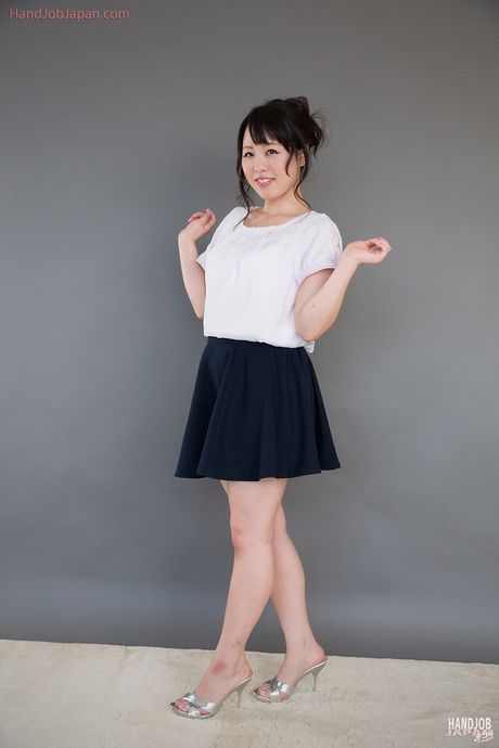 Yuka Shirayukis sweet handjob