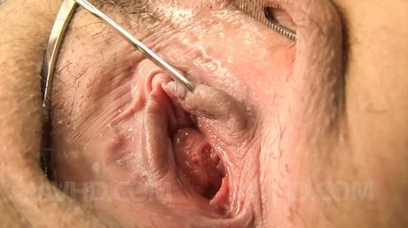 Yume Sazanami Asian with big tits puts her vagina under scissors