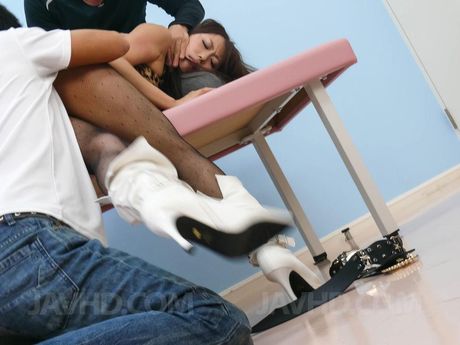 Natsuki Yoshinaga Asian has vagina and mouth fucked by two tools