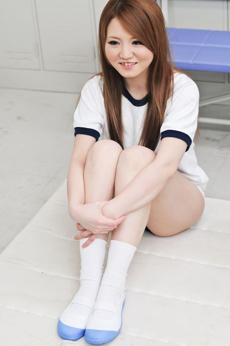 Raunchy Sakamoto Hikari takes on two hard dicks with her pussy