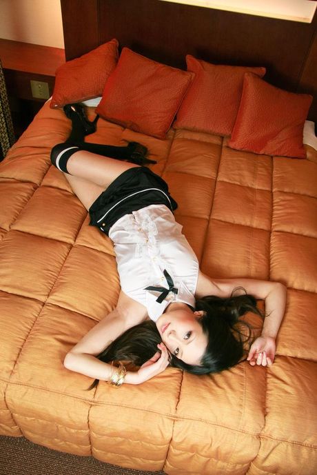 Japanese beauty Yui Komine eating hot cum after fucked