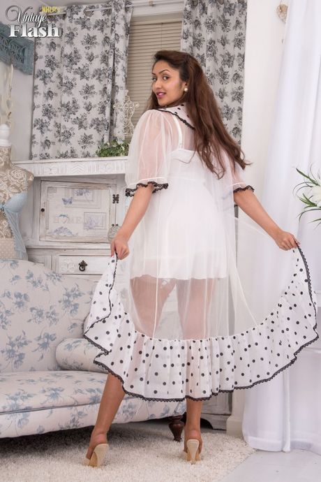 Stunning Asian MILF Mahina shows her hot butt in a hot striptease in stockings