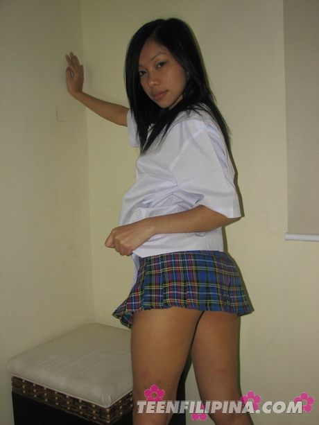 Japanese teen strips off and bares her tiny tits and shaved pussy