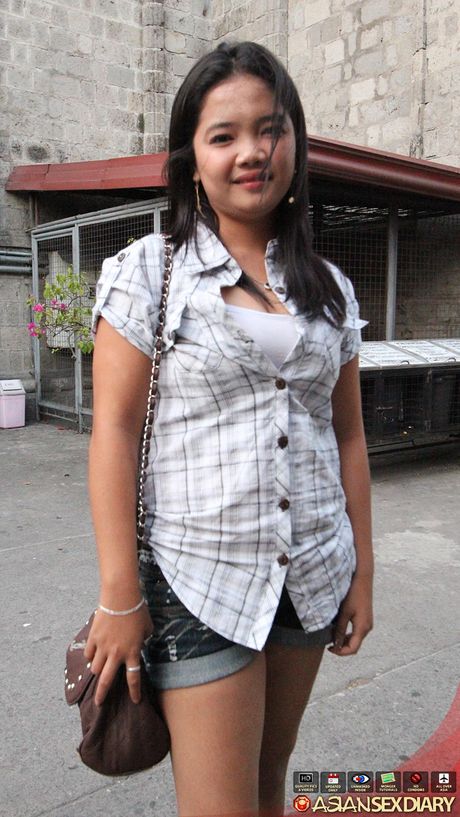 Asian amateur Jewel shows her big melons and rides a dick on the lawn