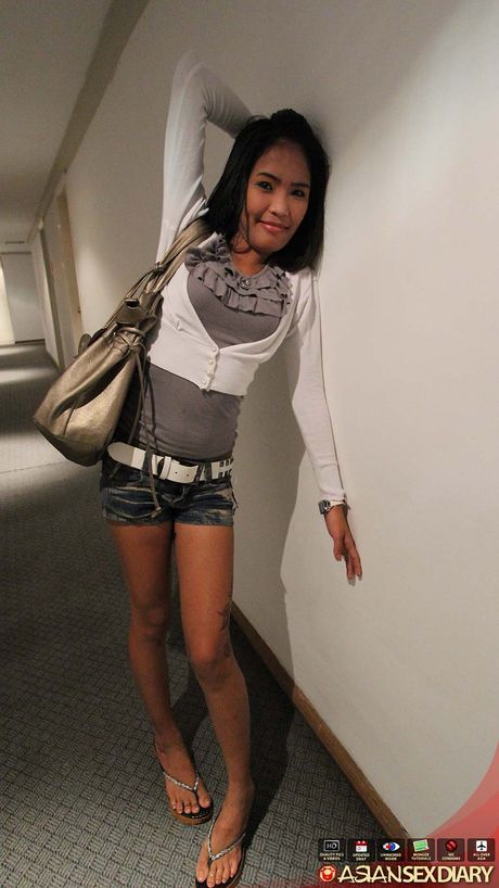 Asian teen Carla gets her pussy licked and dicked by a guy