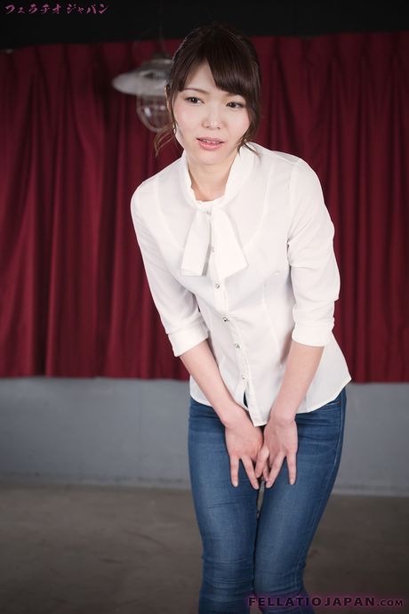 Platinum Asian teen Aoi Shino gives a blowjob and gets her pussy licked