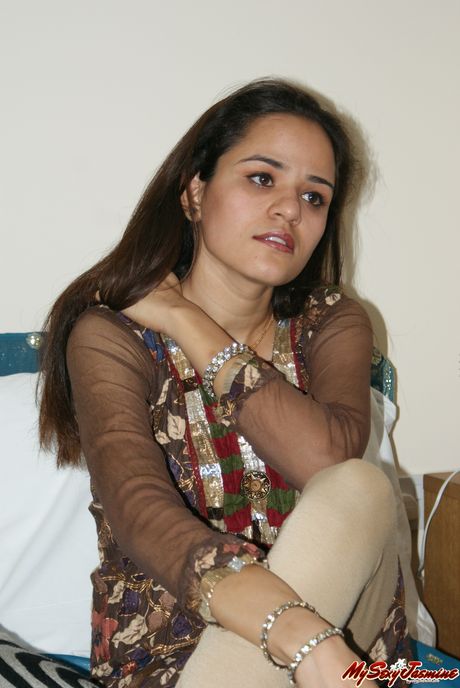 Fantastic Indian teen Jasmine Mathur strips and shows her big ass and tits