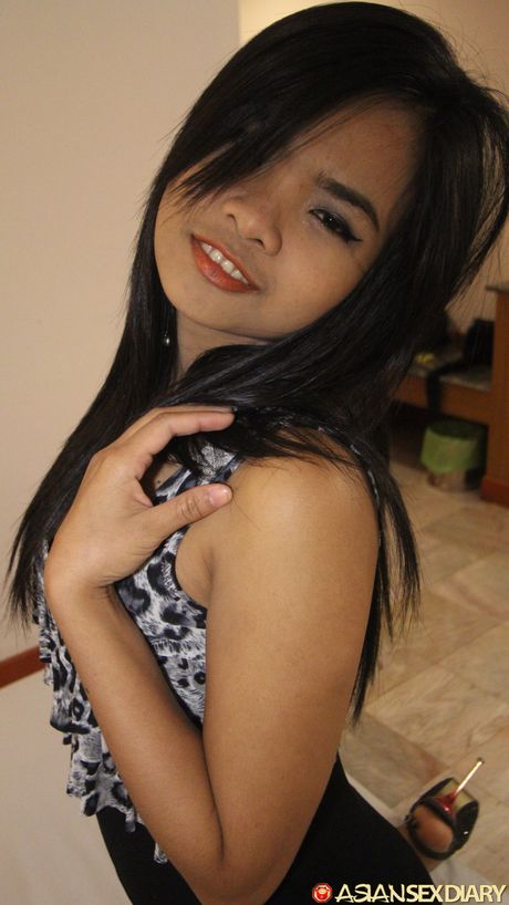 Asian teen Chubjang gets her pussy licked and dicked by her boyfriend