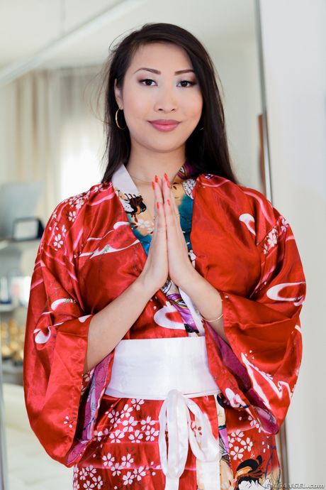 Asian pornstars Sharon Lee and Chad Rockwell share a big white cock