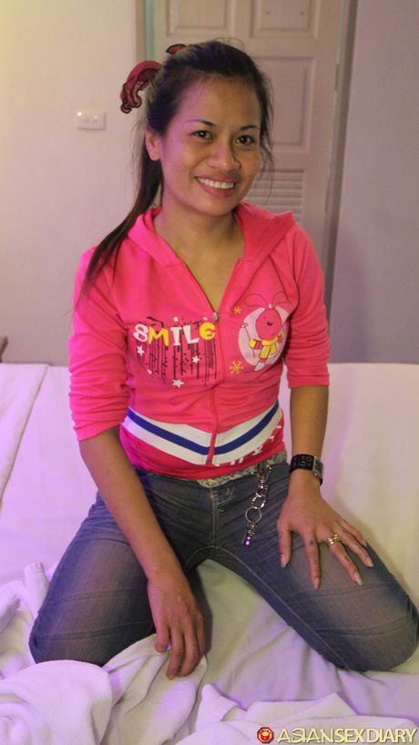 The Asian mommy Oam gets her pussy licked and her tits jizzed by a horny guy