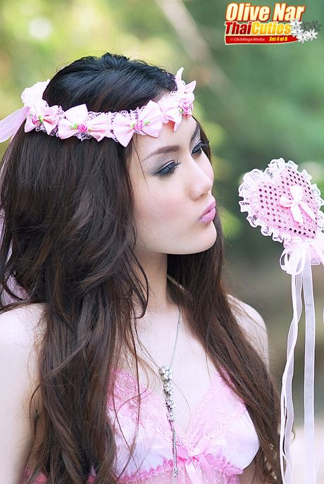 Perfect Asian teen Olive Nar toying her pussy with a dildo in the pool