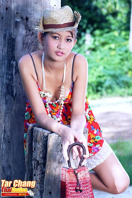 Asian teen Tar Chang strips and shows her tiny tits and ass in the garden