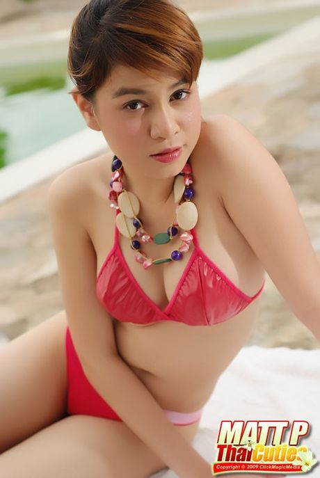 Sexy Asian babe Matt P. strips and exhibits her hairy cunt poolside