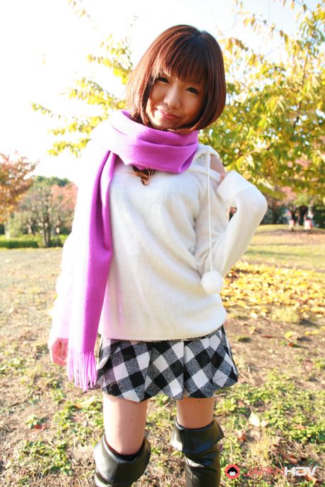Super cute Japanese teen model Mahiru Tsubaki shows off outdoors