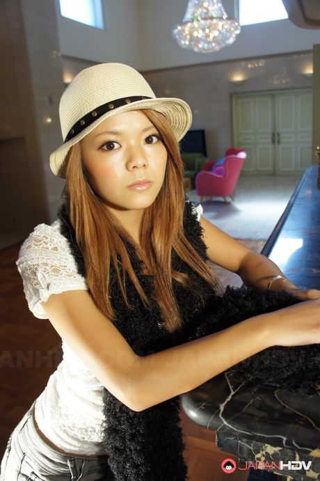 Gorgeous girl Kanon posing with a nice hat, totally hot babe