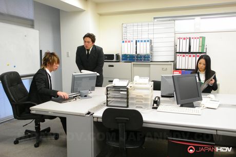 Stunning Japanese babe Ai Mizushima gets her trimmed pussy creamed