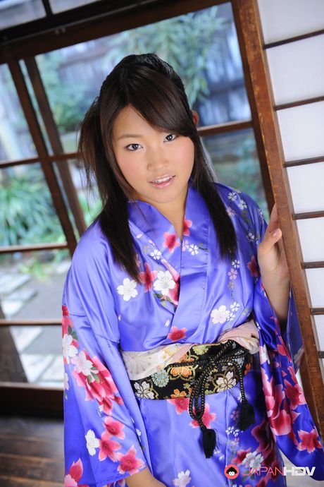 Great looking Japanese girl Nene Nagasawa in a amazing blue kimono