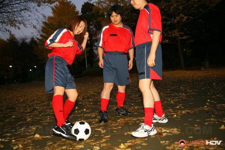 Soccer player Yu Shirogan enjoys in showing her body in locker room