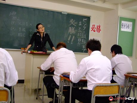 Lustful dark haired teacher Yui Komine gives hot blowjobs in classroom