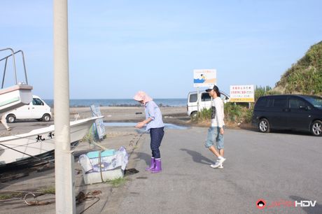 Amateur babe by the boat gets seduced and drilled by lad with camera