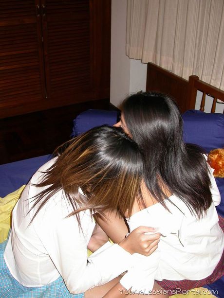 Amateur Asian girlfriend strips and gets her hairy pussy licked by her lover