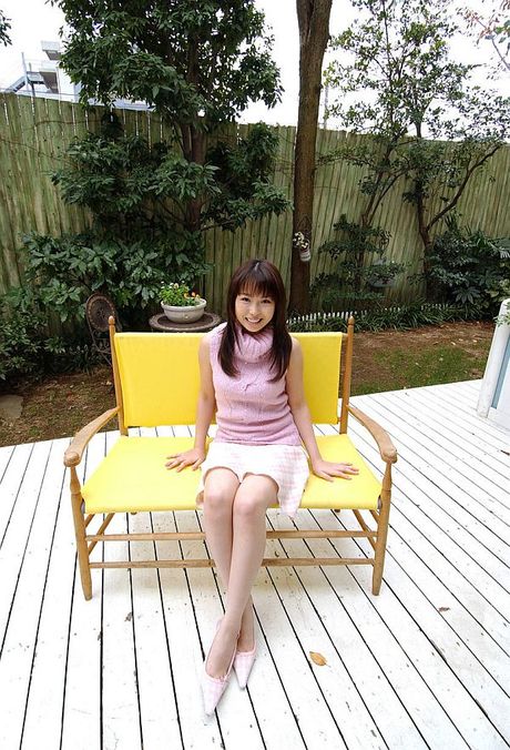 Aya Shiraishi - Asian teen is a model in her pink clothes