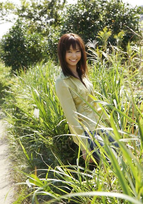 Hara Sarasa - Hot Asian teen in tight jeans is sexy