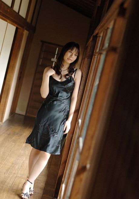 Ai Takeuti - Asian beauty is a babe in her dress