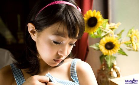 Nana Nanami - Sexy Asian teen looks great in her lingerie