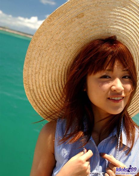 Asuka - Beautiful Asian teen has a nice ass