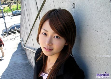 Amazing Asian Maiko strips and flaunts her sexy booty and tits in a solo