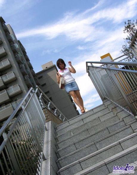 This Asian hottie is so sexy that youll want to watch her over and over again.