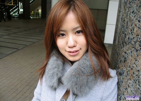 Platinum Asian Rio strips naked and flaunts her hot butt in a hot tub