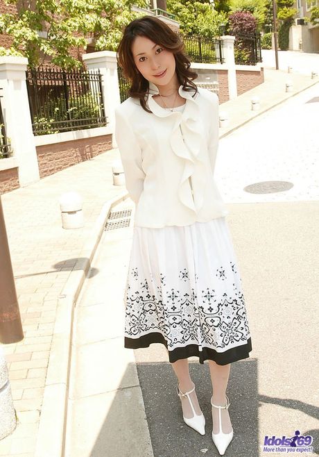 Stunning Asian teen Rei strips and toys her pussy with a dildo in a hotel room