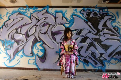 Erotic Asian teen Chiaki gives a blowjob and gets her pussy licked out