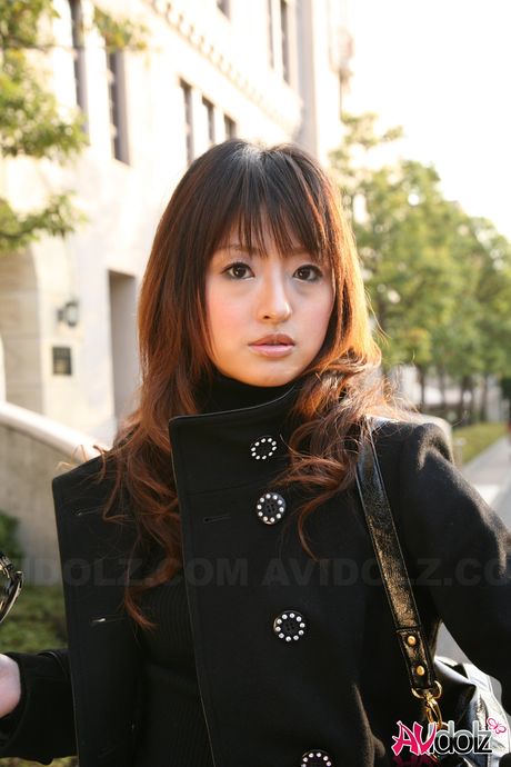 Superb Japanese babe Saori strips and shows her hot body in a solo