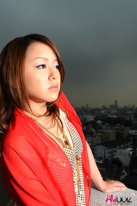 Amazing Japanese babe Rui Natsukawa strips and shows her hot body outdoors