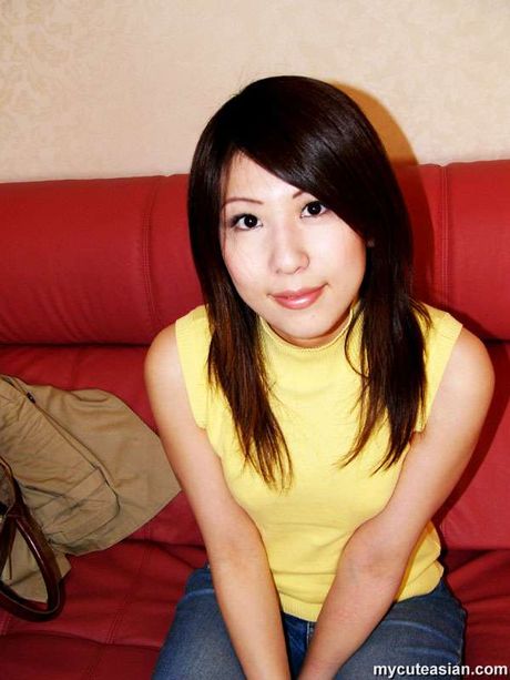 Asian teen with a tiny tits and a big butt strips and fucks a guy